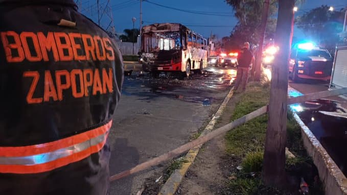 La reacción de los traficantes fue incluso más agresiva el 9 de agosto de 2022 en Jalisco y Guanajuato: además de los vehículos incendiados, pistoleros del CJNG le prendieron fuego a más de 25 tiendas de autoservicio OXXO.