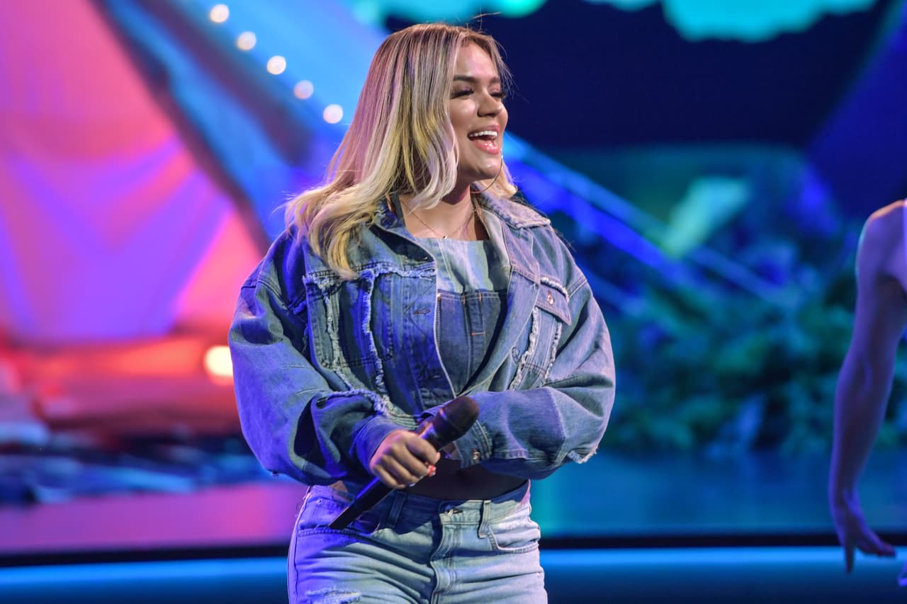 Y al final de la canción se mostró satisfecha.