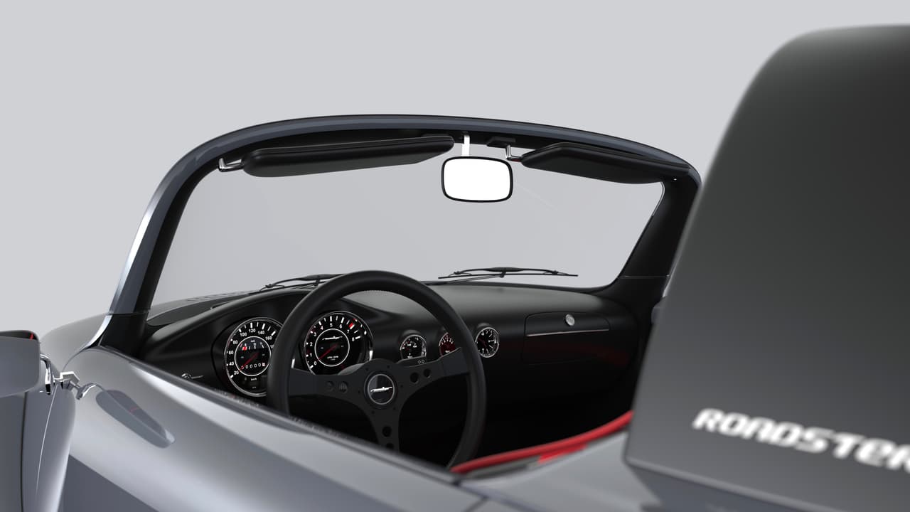 Pero tanta belleza no llega sin sacrificios. Para mantener su 
<b>peso pluma</b>, el Memminger Roadster 2.7 carece de las conveniencias que damos por sentado en los automóviles modernos, como un sistema de sonido y bolsas de aire. Ni hablar de sistemas de navegación y otros elementos de seguridad activa y pasiva.