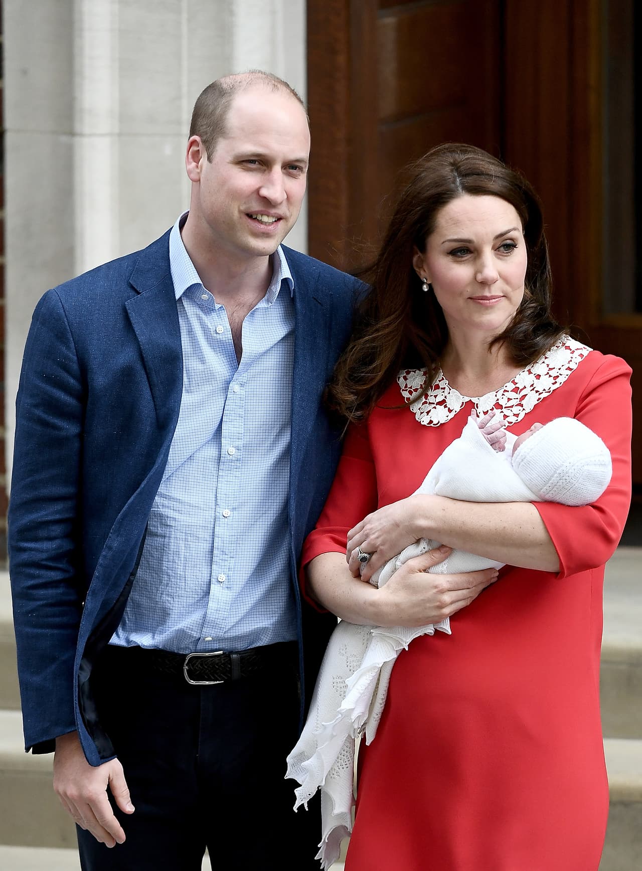 El bebé, cuyo nombre aún no ha sido revelado, pesó 8 libras y 7 onzas (3.9 kilogramos) y es el quinto en la línea de sucesión a la corona británica.