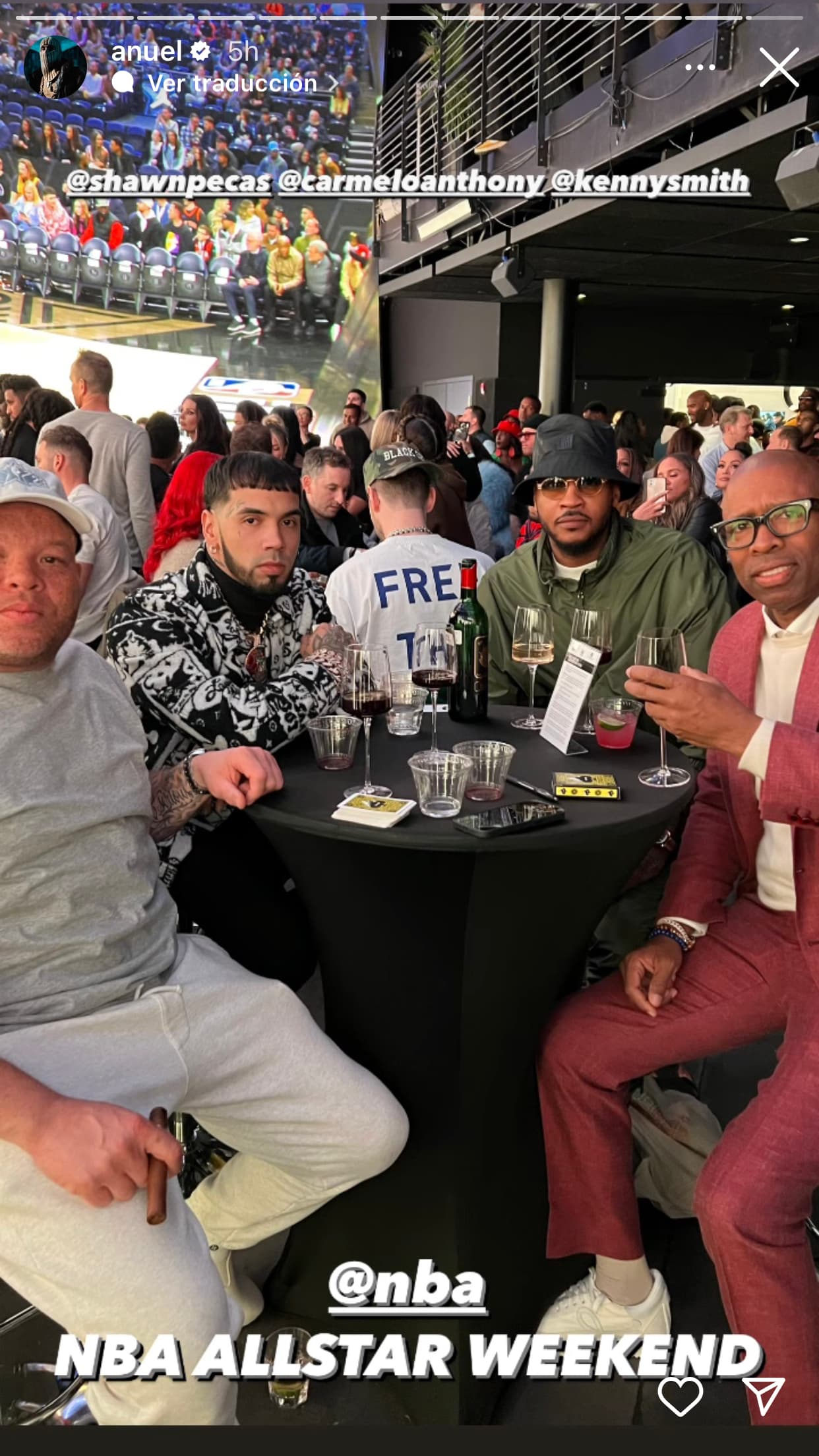 Su aparición en redes sociales también ocurrió solo horas después de que Anuel presumió su aparente soltería y pasándola bomba.
<br>