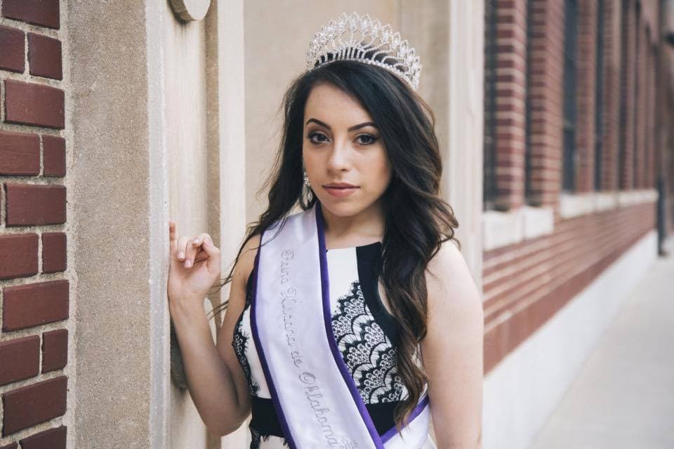 Mendoza fue Reina Hispana de Oklahoma en 2014.