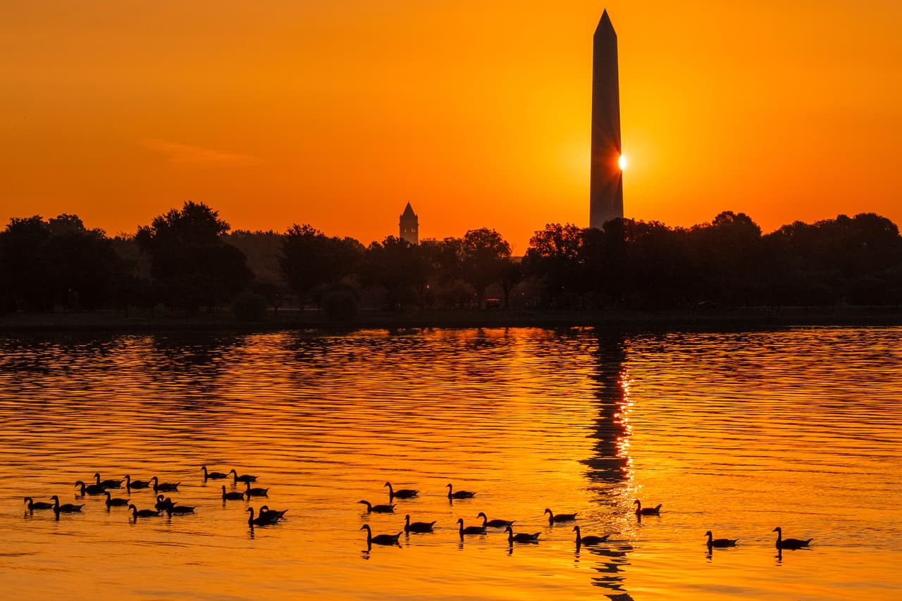 "El frente de alta presión que causa el calor está comenzando a retroceder” indica un pronóstico de Weather Channel. Washington, Detroit y Filadelfia tendrán temperaturas de 80 grados fahrenheit para el final de la semana.