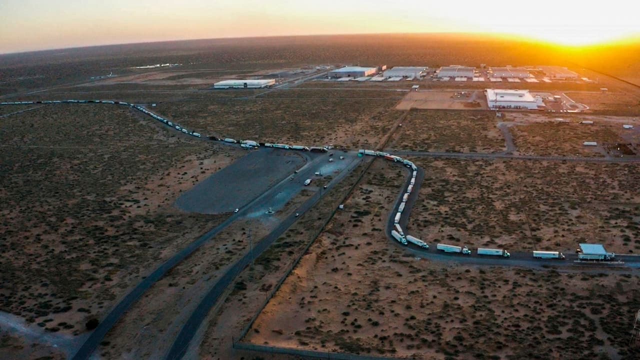 Camioneros reportan pérdidas de 8 millones de dólares al día por revisiones en Texas