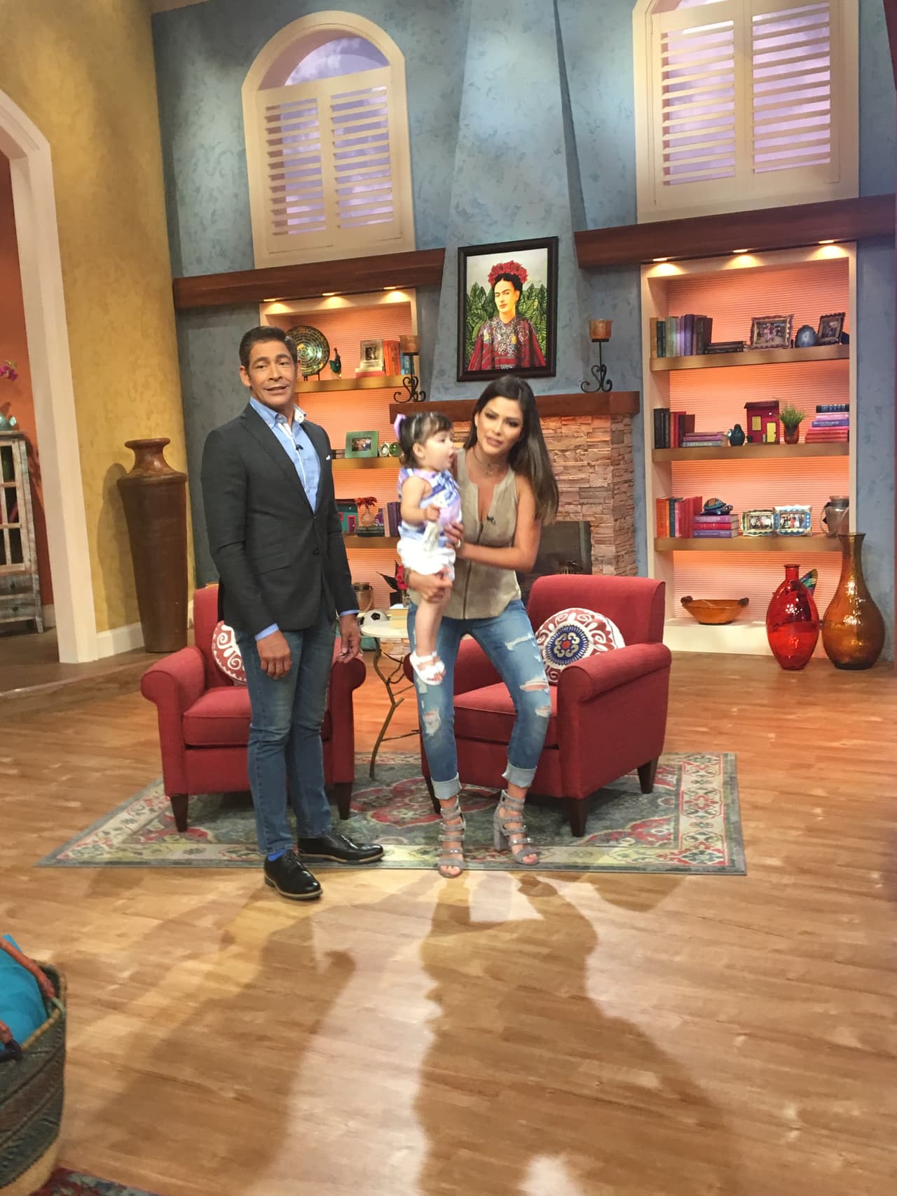 Baby Giulietta estaba a punto de conocer a la mascota de la casa.