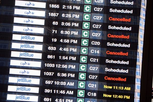 La ciudad que nunca duerme, hoy es azotada por una tormenta que no sólo la ha paralizado, sino que ha dejado a miles varados en aeropuertos nacionales e internacionales. Impresionantes las estampas de #NuevaYork el 26 de enero de 2015, una día para la historia de la 'Gran Manzana'