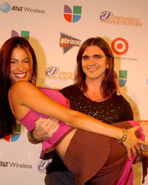 Su belleza dejó perplejo incluso a Juanes, quien se atrevió a cargarla.