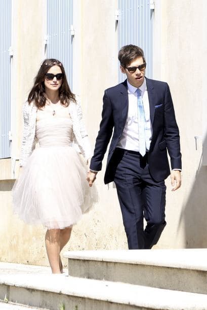 El cantante James Righton contrajo matrimonio con la actriz Keira Knigthley y ahora por primera vez y justo a tiempo para celebrar este día, James se ha convertido en padre.