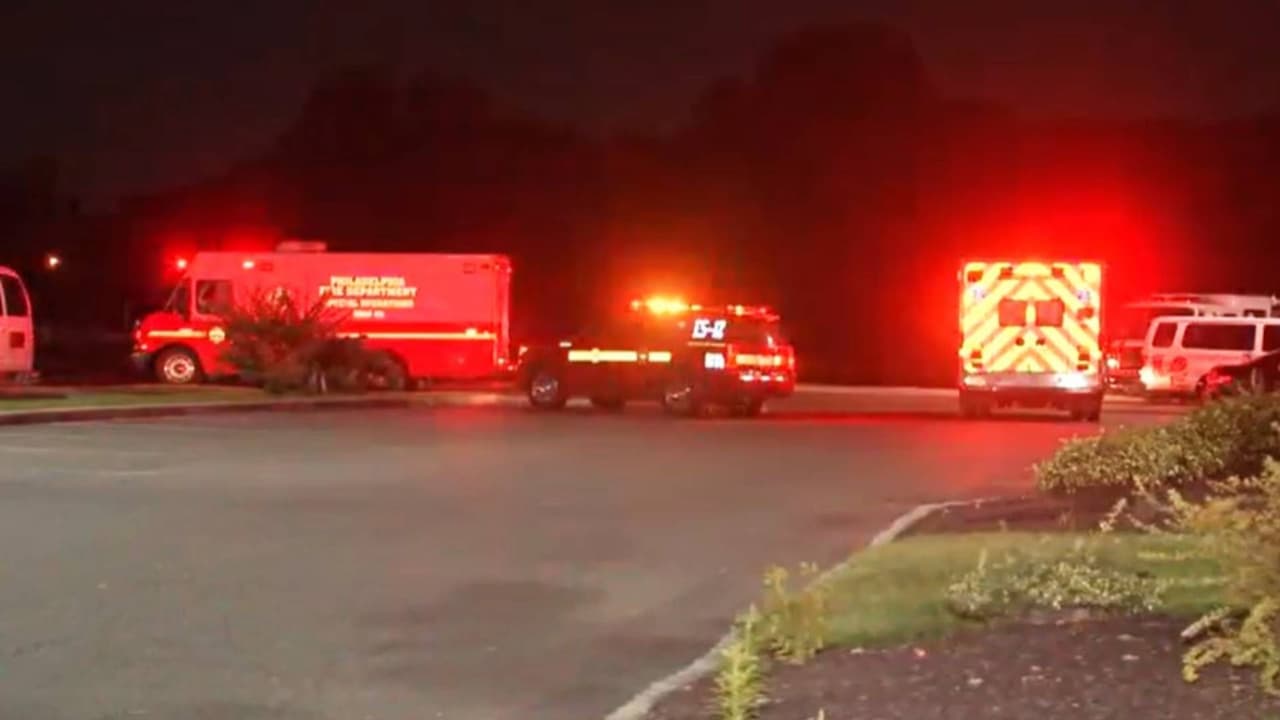 Una fiesta en botes sobre el río Schuylkill termina con el rescate de 12 personas