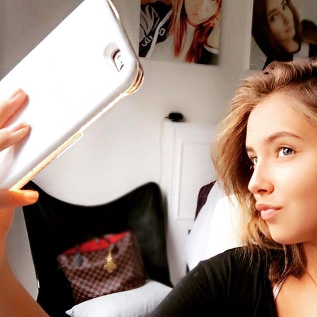 A Ana Pau también le encantan las selfies, como a la ex RBD.