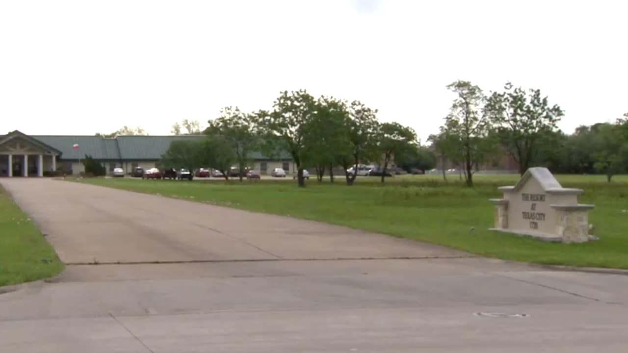 83 personas resultaron positivas al 
<a href="https://www.univision.com/local/houston-kxln/empleados-de-farmacias-cvs-resultan-positivos-al-coronavirus-en-houston">coronavirus</a> en una casa de asistencia para ancianos al sureste de Houston.