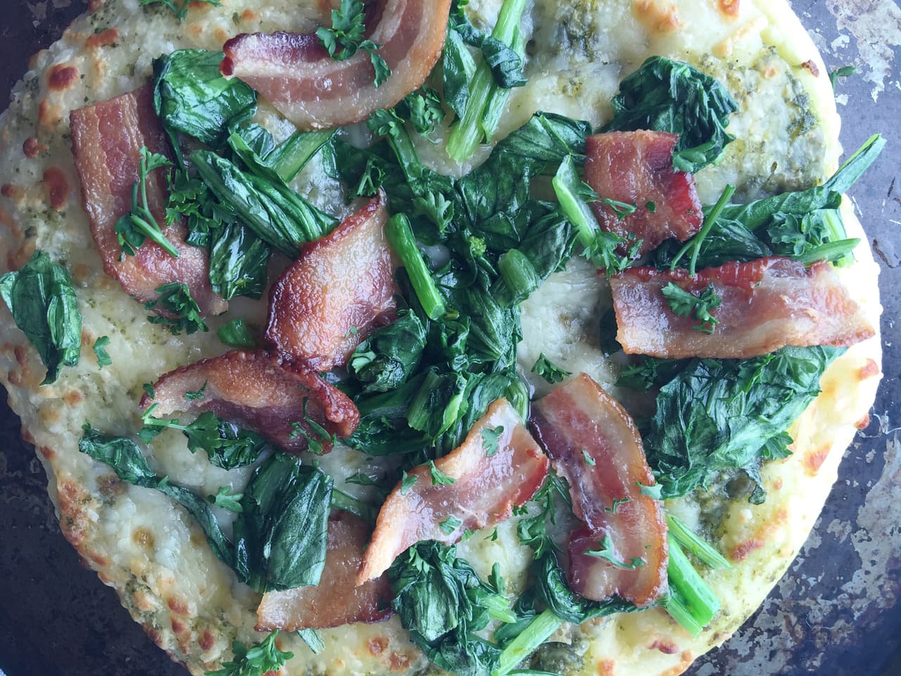 Pueden tener alguna pequeña flor de color mostaza, pero ojo es mejor que no los compres si están floridos, pues serán muy duros y difíciles de cocinar.