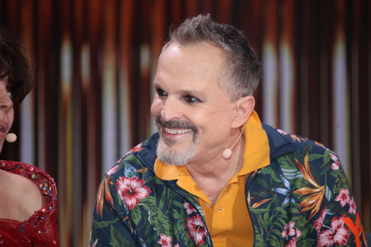 El cantante español eligió un total look de Y3 para encantar al público en la séptima gala de Pequeños Gigantes.