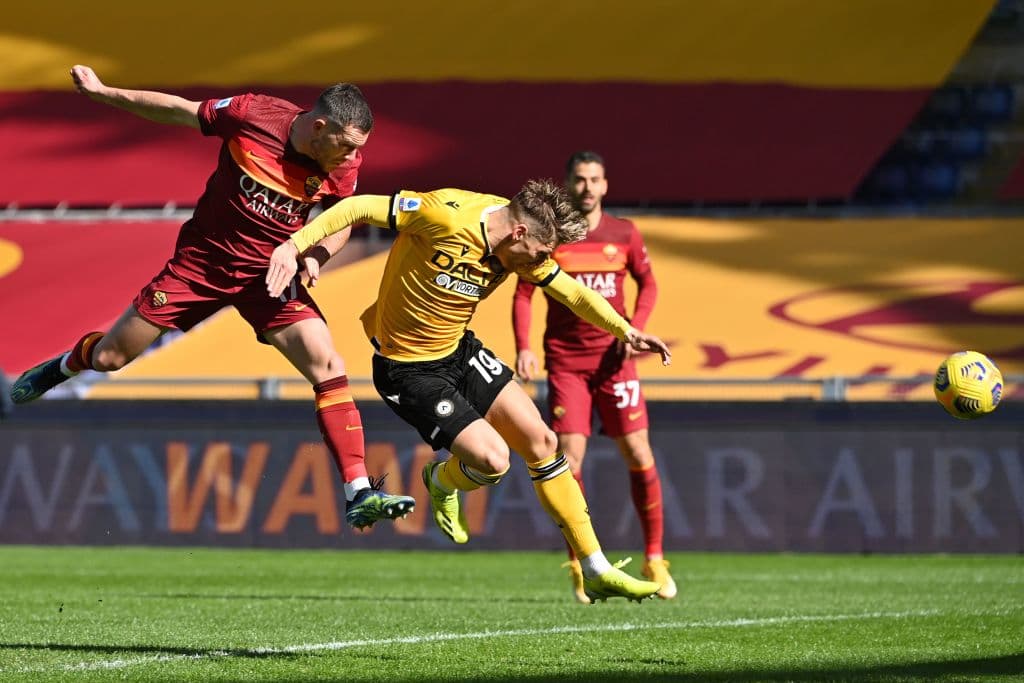Roma golea al Udinese 3-0, donde el jugador francés Jordan Veretout hizo doblete, mientras Pedro, ya en el 93, hizo el tercer gol que le dio la superioridad a 'La Loba' y ayuda a subir posición en la Serie A