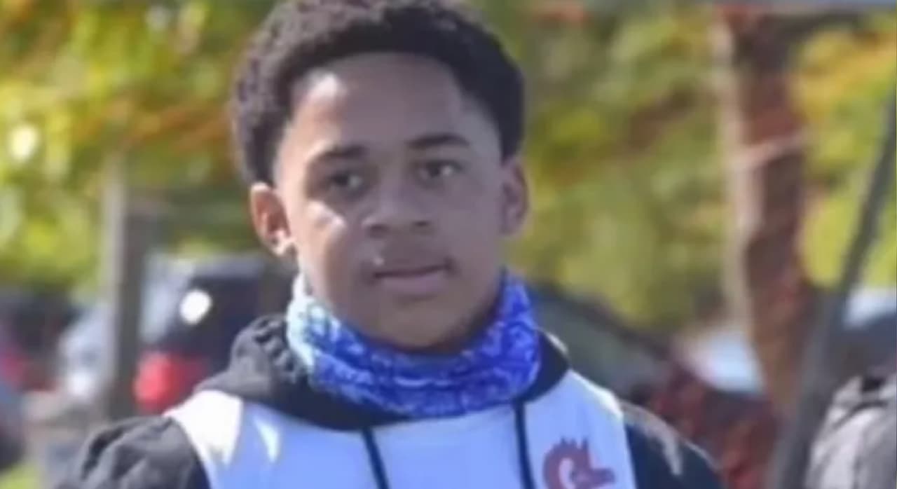 "Nuestro mundo está destrozado", escribe padre de estudiante asesinado mientras esperaba autobús en West Town 