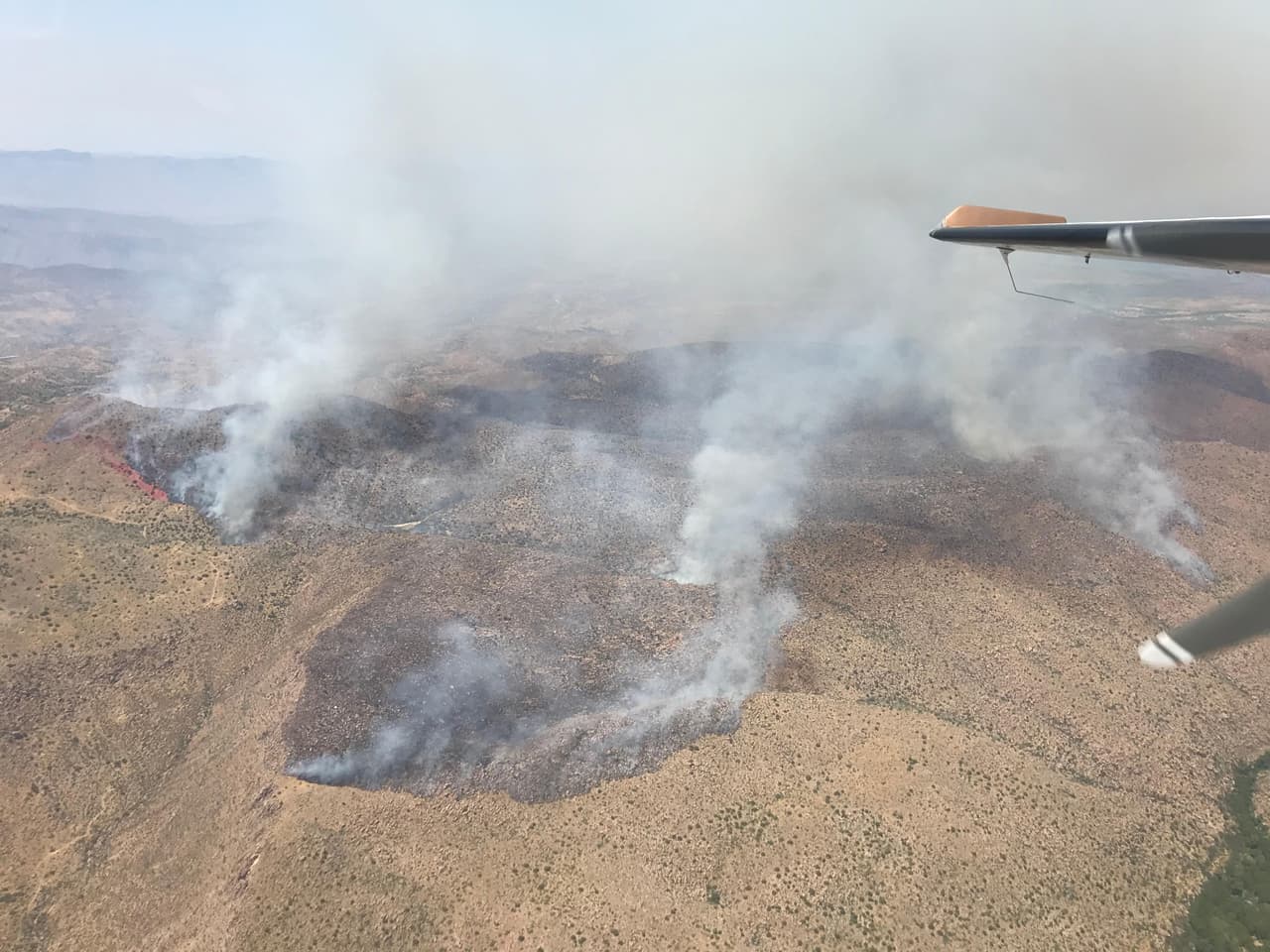 Autoridades indican que el incendio se desató el lunes 17, alrededor de las 6:15 pm. Hasta ahora, el incendio ha quemado cerca de 13,000 acres de terreno. 
<br>