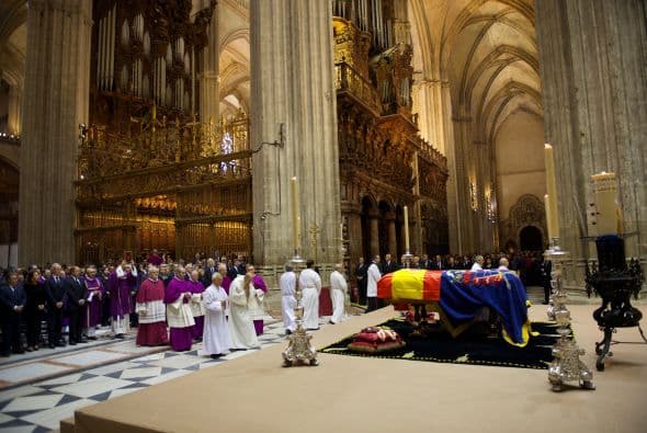 La pompa funeraria celebró la vida de una de sus fieles más ilustres.