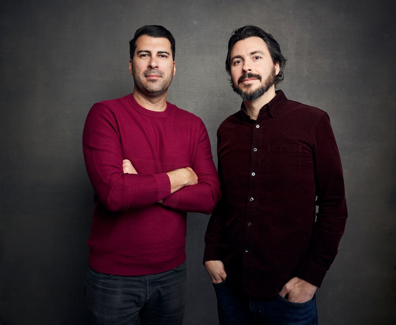 James Hernández y el codirector de la serie.