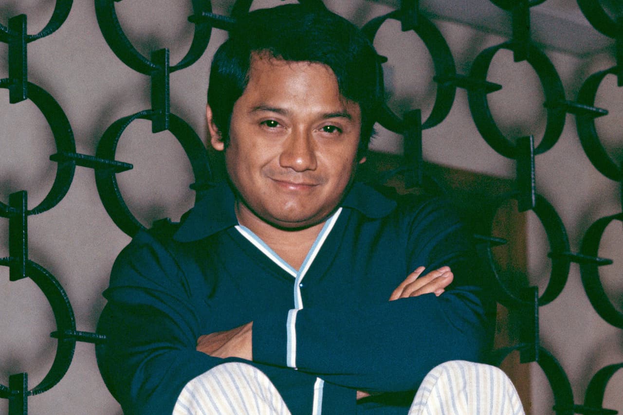 Armando Manzanero nació en Mérida, Yucatán, el 7 de diciembre de 1935. Allí comenzó los estudios de música que completó en la Ciudad de México. Esta fotografía fue tomada en Madrid, España, cuando ya era un compositor consagrado en 1969.