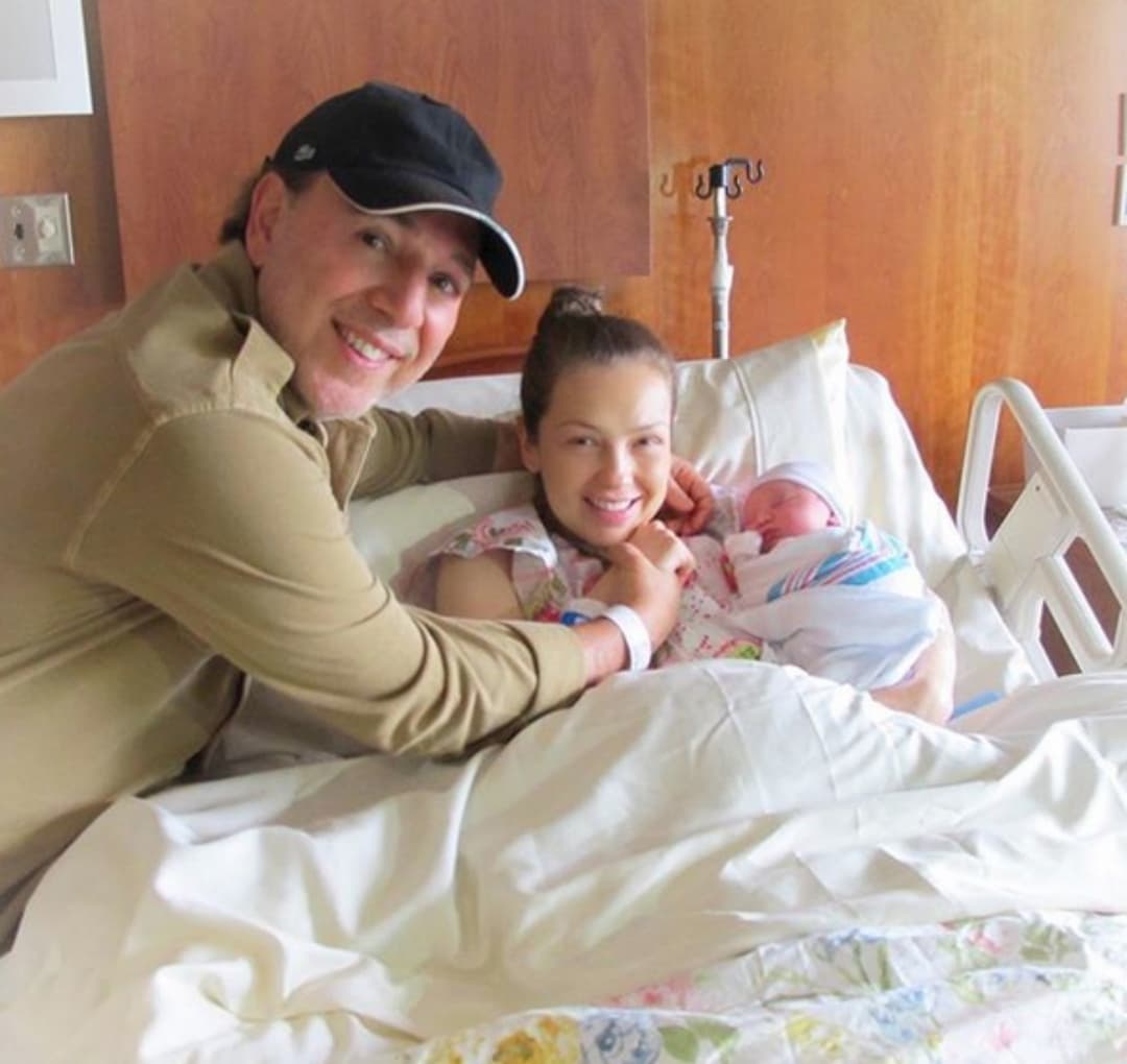 En junio de 2018 la cantante compartió esta fotografía que marca un momento muy especial, donde tenía sentimientos encontrados: "Un 25 de junio hace 7 años, nació mi guerrero Matthew Alejandro a un mes de la partida de mi madre. En el momento en que se tomó esta foto, yo ya estaba seca de tantas lágrimas y de tanta angustia por lo de mi mamá".