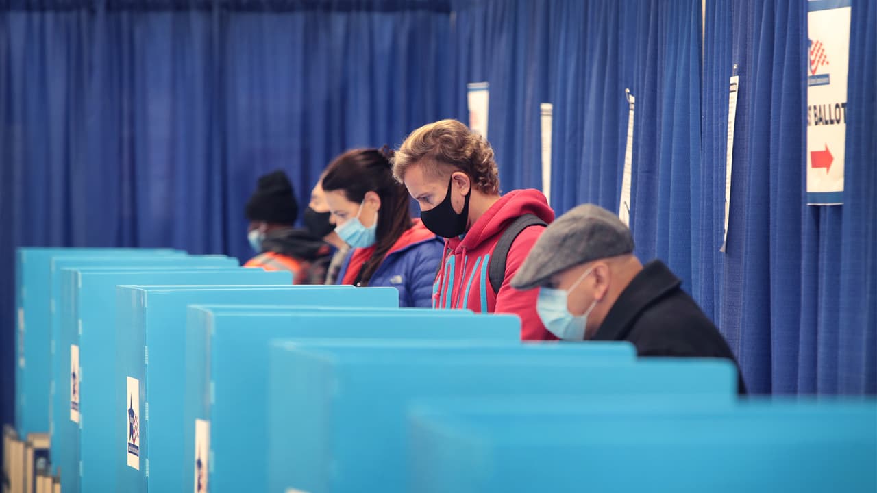 Pagos de hasta $450: Chicago busca trabajadores electorales. Así puedes aplicar