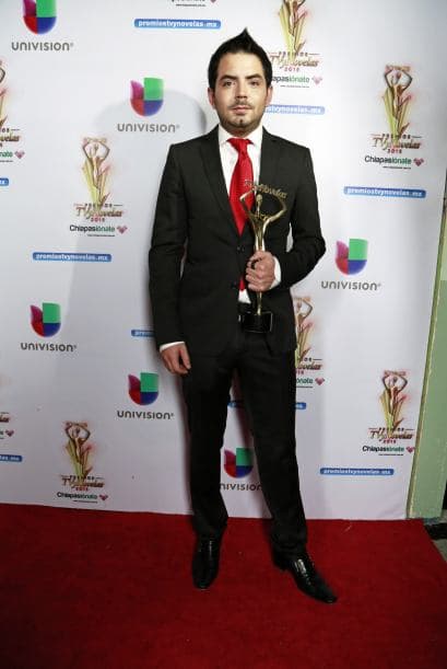 Gracias a este personaje José Eduardo se ganó la estatuilla de los 
<i><b>Premios TVyNovelas</b></i> en la categoría de 'Mejor Actor Juvenil'.