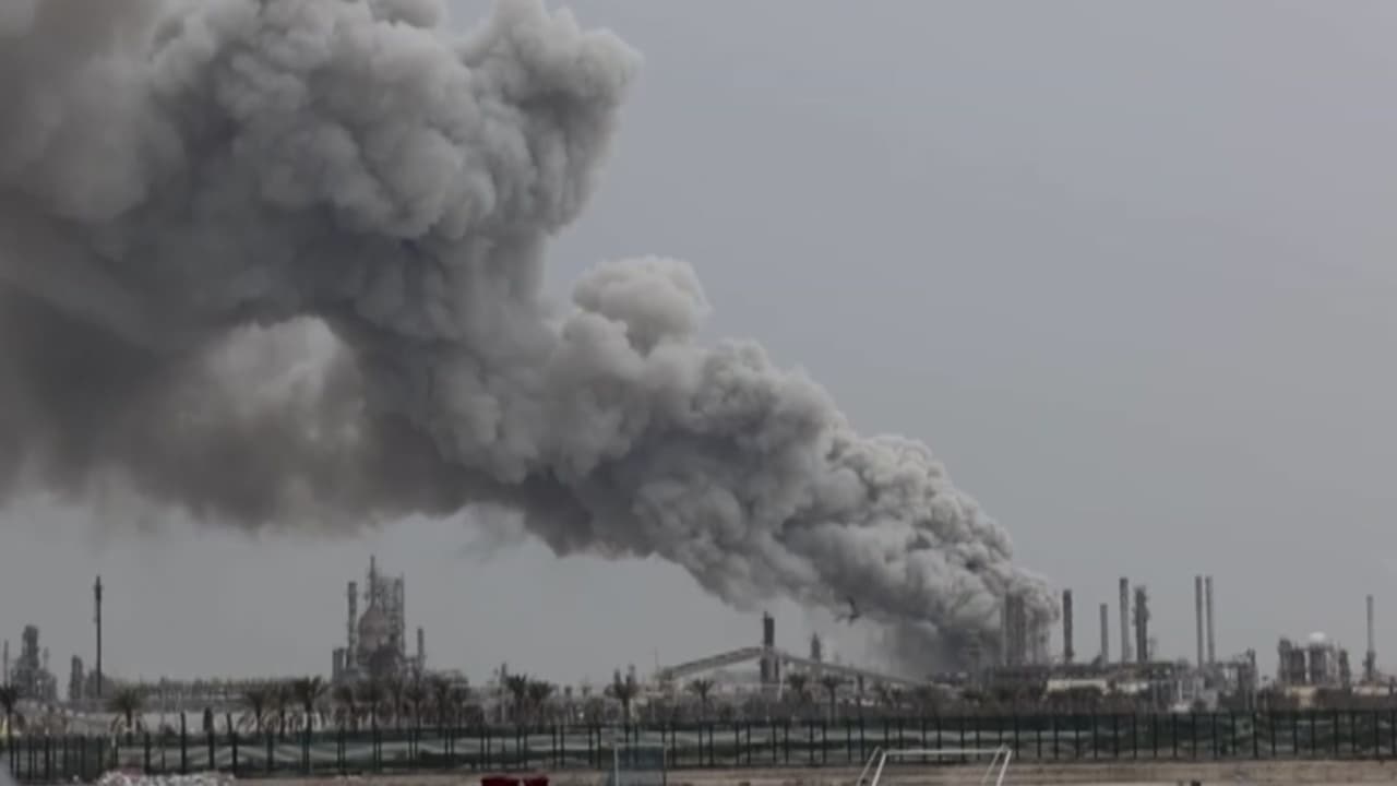Trump frena bombardeos contra Irán mientras avanzan negociaciones sobre Ormuz