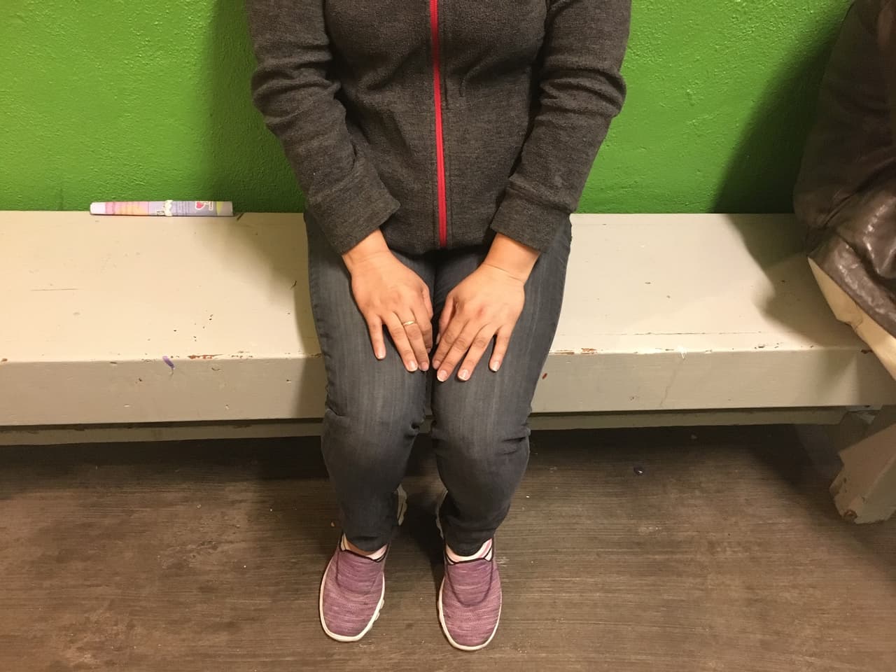 La guatemalteca "Rosa" espera su turno para exponer su caso de asilo en un albergue de Tijuana, México.