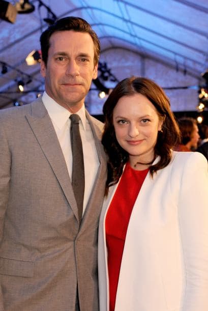 Jon Hamm y Elisabeth Moss, compañeros en "Mad Men". Mira aquí los videos más chismosos.