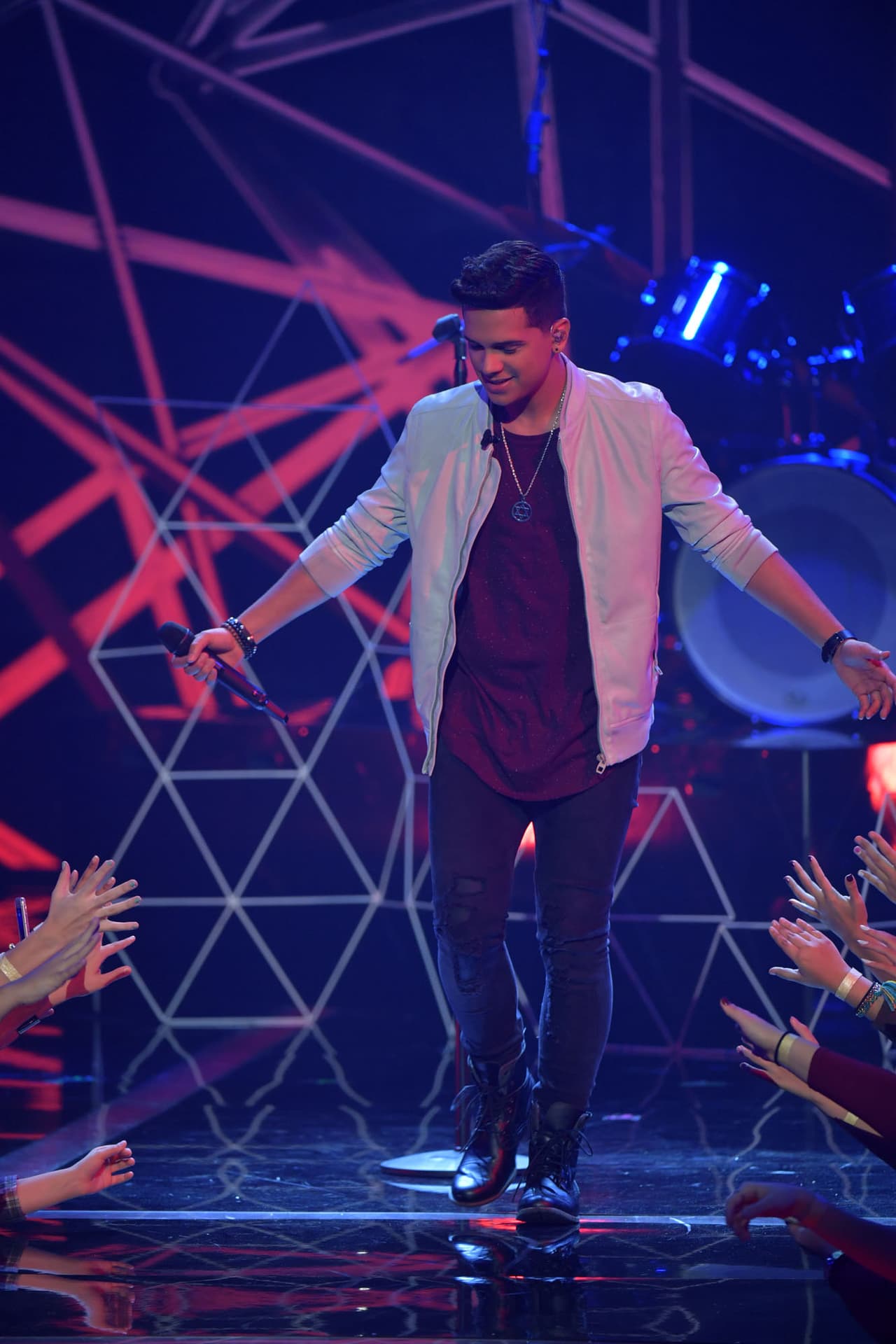 Como solista cantó
<a href="http://www.univision.com/shows/la-banda/fabyan-canto-ya-me-entere-de-reik-ft-nicky-jam-video">“Ya me enteré” de Reik Ft. Nicky Jam</a>