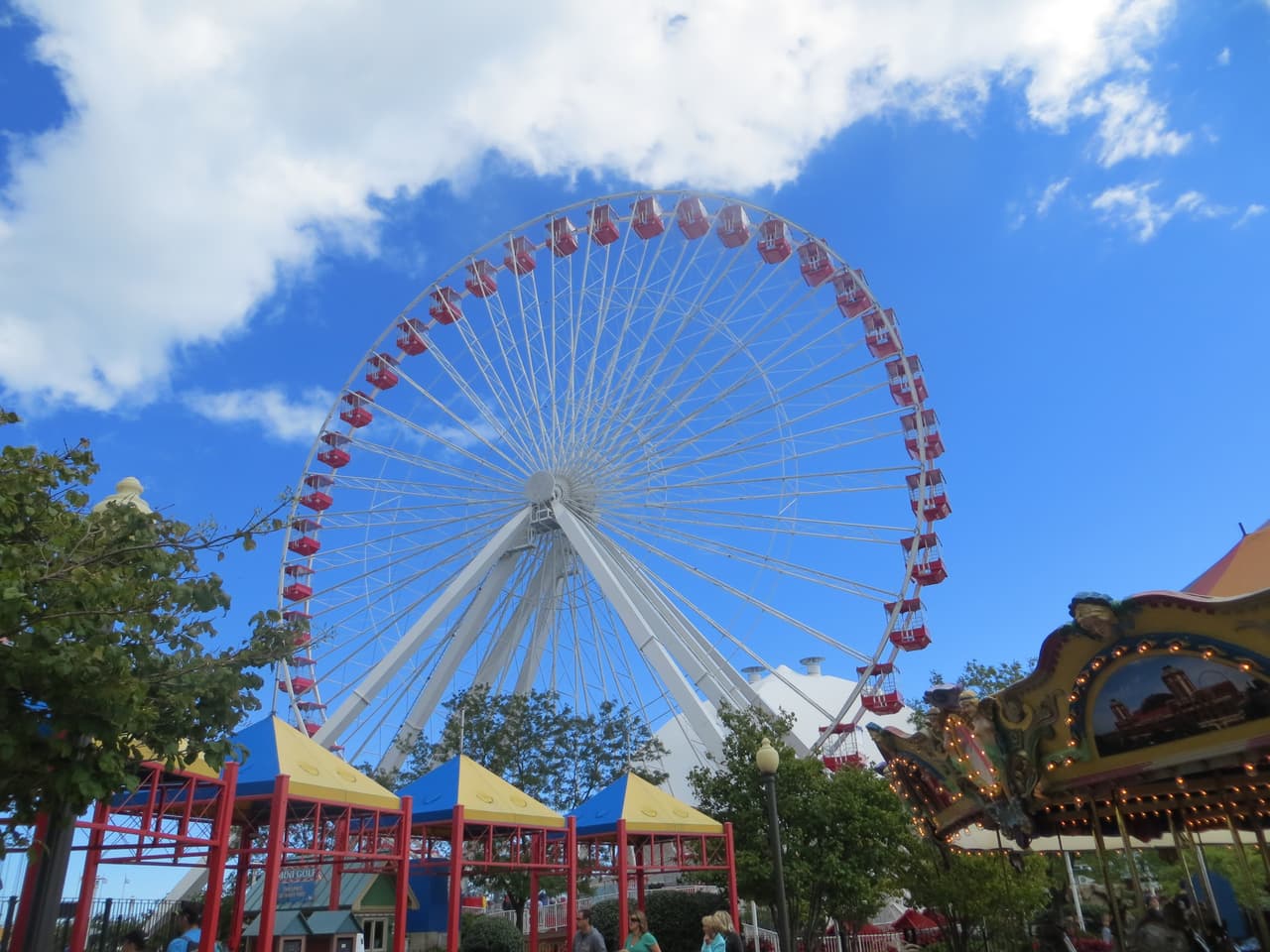 También está previsto que para aquellos que se suban a la Ferris Wheel del sábado 26 a las 10 pm al domingo 27 a las 9:45 am el paseo será gratuito.