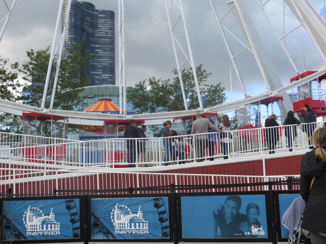 Cada cabina de la nueva rueda estará climatizada y podrán ir hasta ocho adultos y dos niños en cada una. En total, tendrá capacidad para 414 pasajeros.