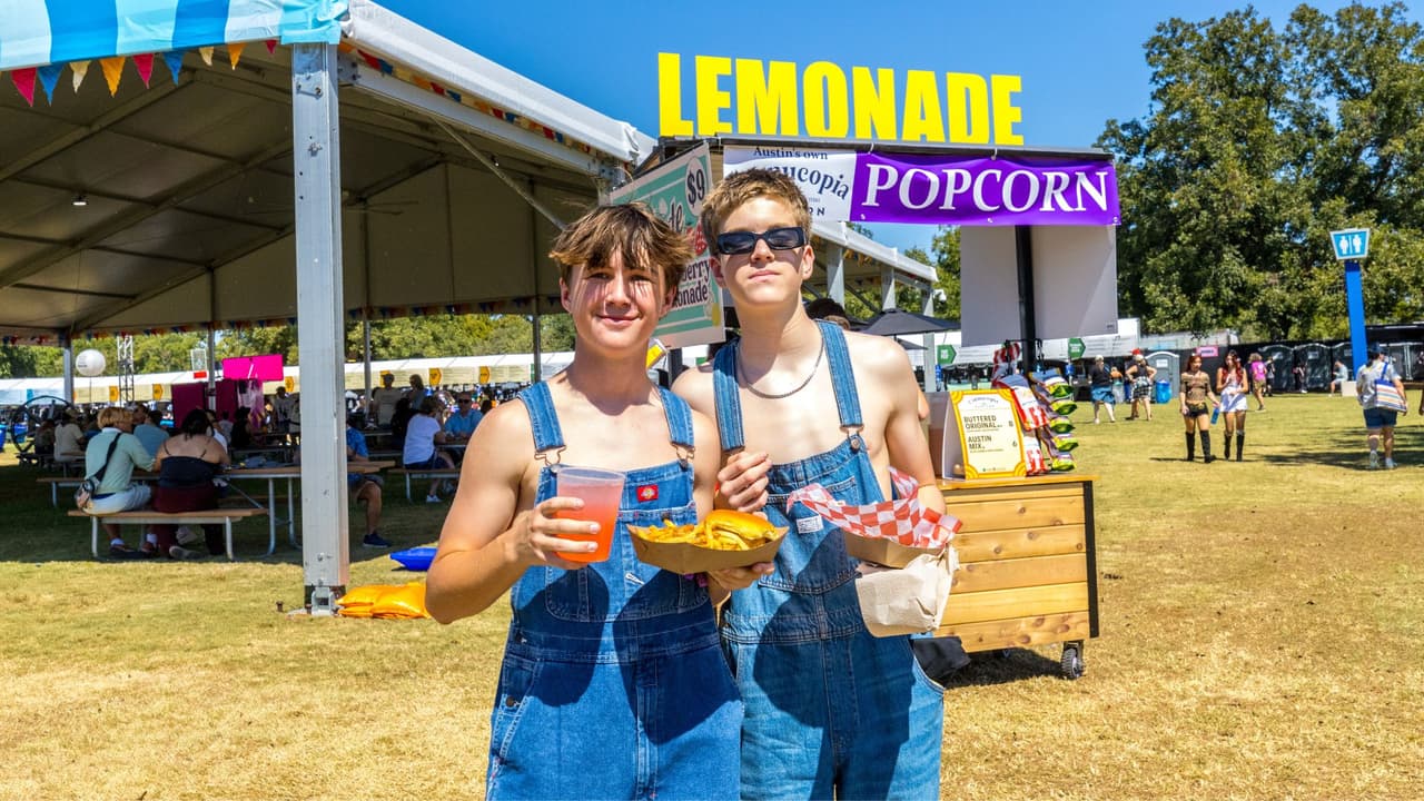 Los asistentes contaron con 
<b>una zona de comidas y bebidas donde la dieta no estaba incluida</b>, permitiendo a todos disfrutar de platos increíbles. ¡Una delicia para los sentidos que 
<b>complementó perfectamente la experiencia del festival</b>!