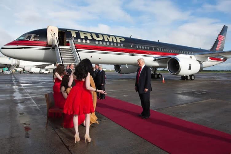 A poco de ser elegido nuevo presidente de los Estados Unidos, 
<b>Donald</b> 
<b>Trump</b>, si quisiera, podría prescindir el avión presidencial: tiene su propio 
<b>Boeing</b> 
<b>757</b>, una casa a 30,000 pies de altura.