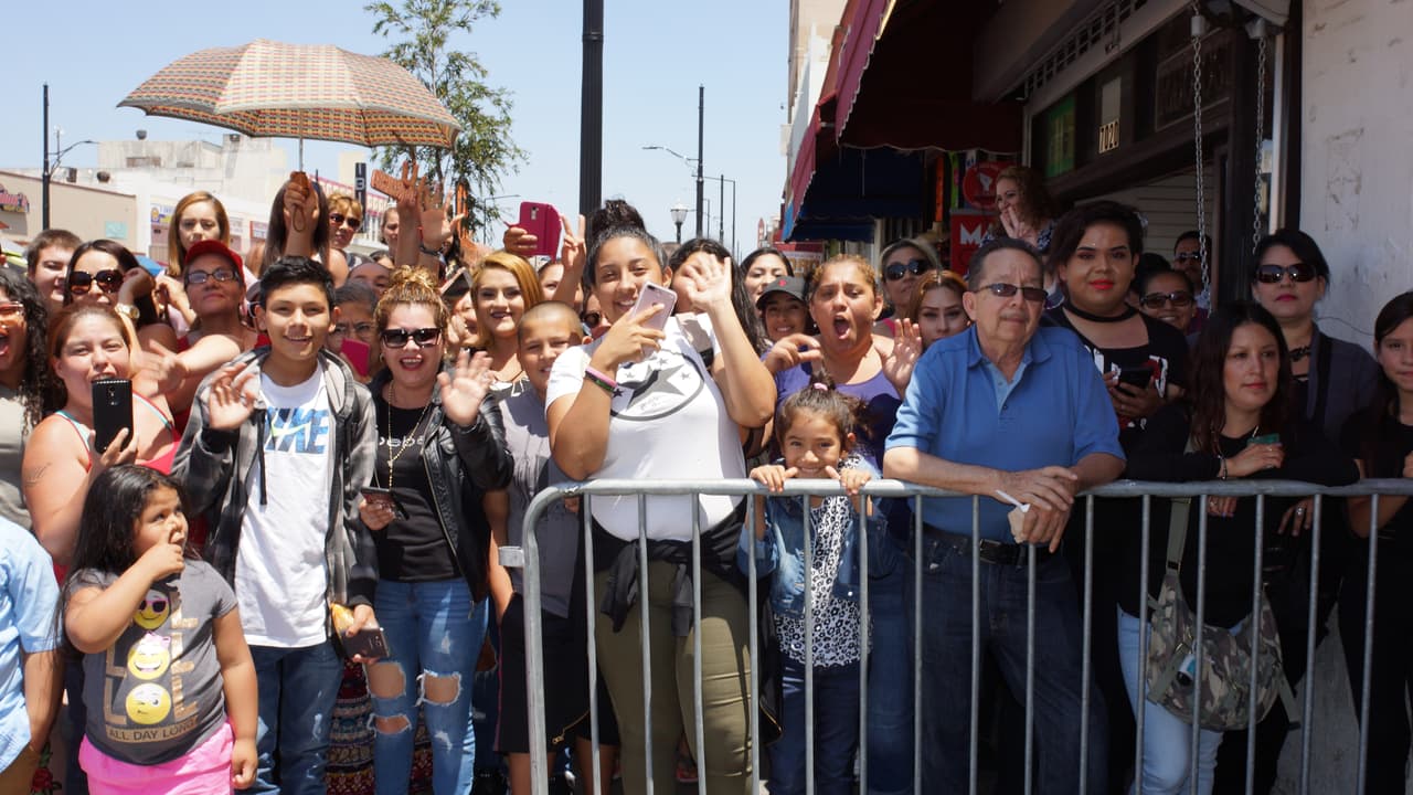 La fanaticada de Jenni y de Chiquis se hizo presente y los ¡vivas! Y las porras no faltaron.