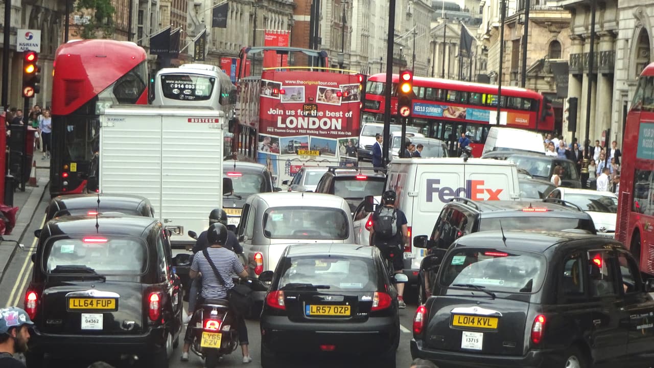 <h3 class="cms-H3-H3">6. Londres, Reino Unido</h3>
<br>Puesto en 2017: 
<b>6</b>
<br>Horas perdidas por habitante en tráfico pesado: 
<b>227</b>