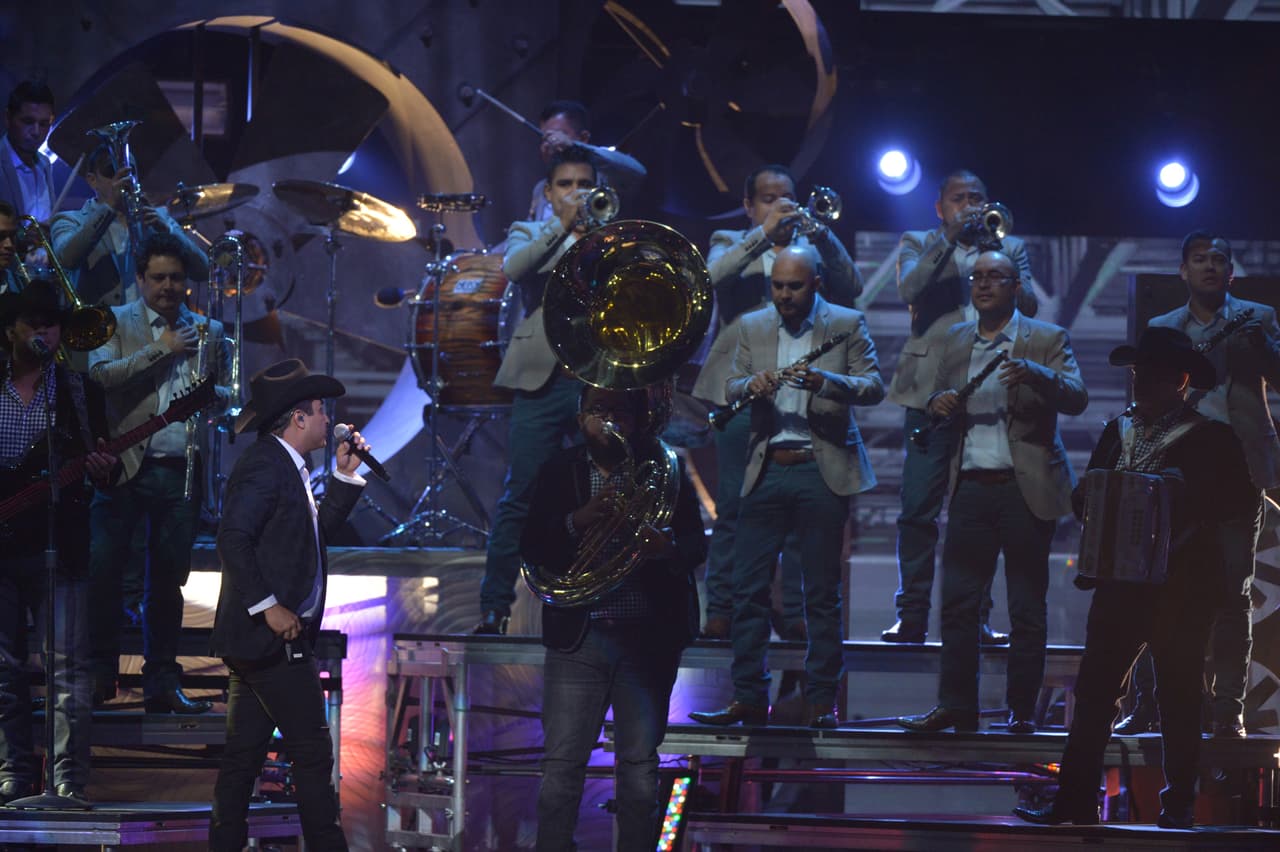 ¿No te gustaría cantar a su lado y tomarte un par de selfies?