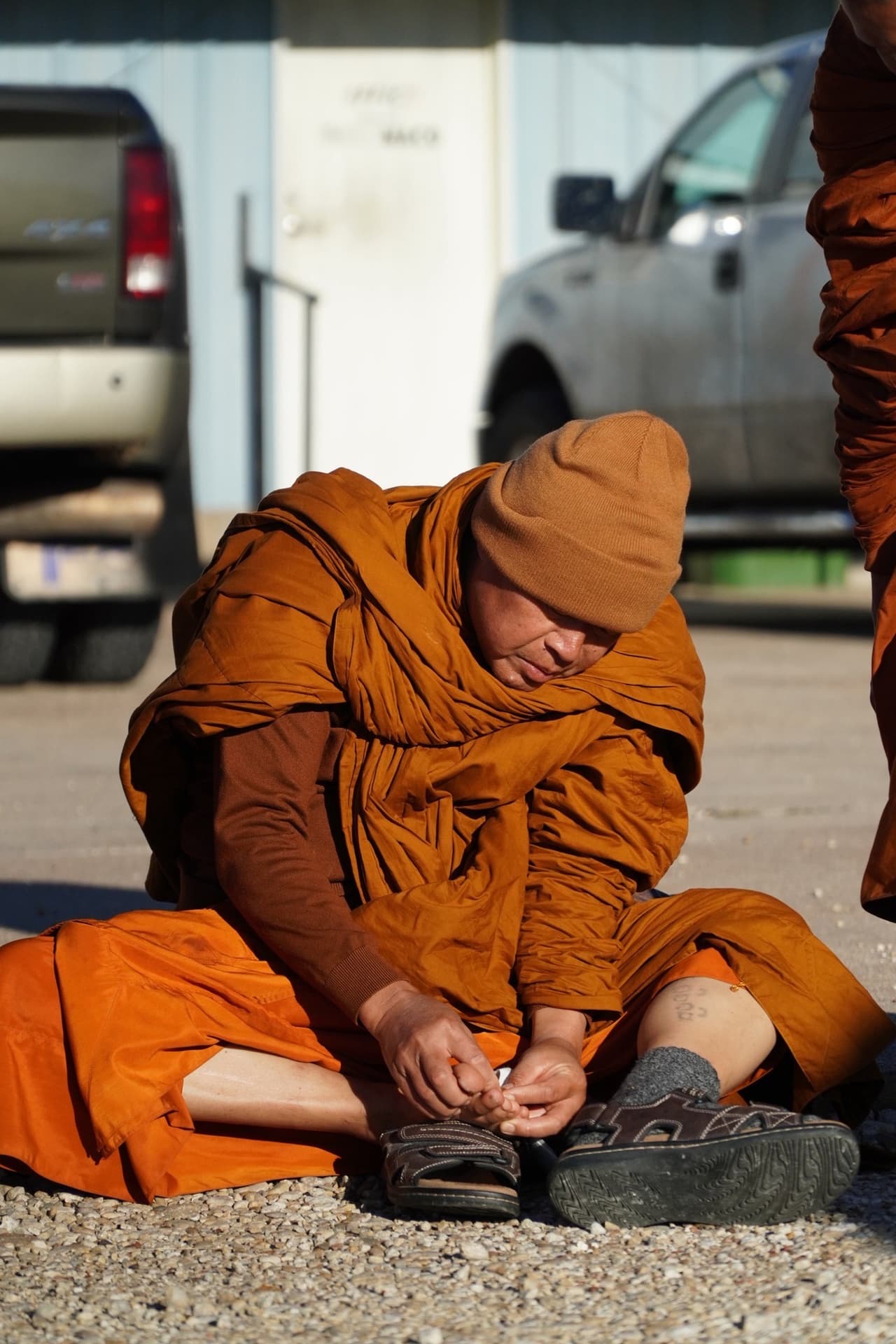 Enfrentan el sol del mediodía, los fuertes vientos texanos, las noches frías y la lluvia.
<br>
<br>Quienes caminan descalzos ya han enfrentado varias lesiones y ampollas en los pies de tanto caminar.