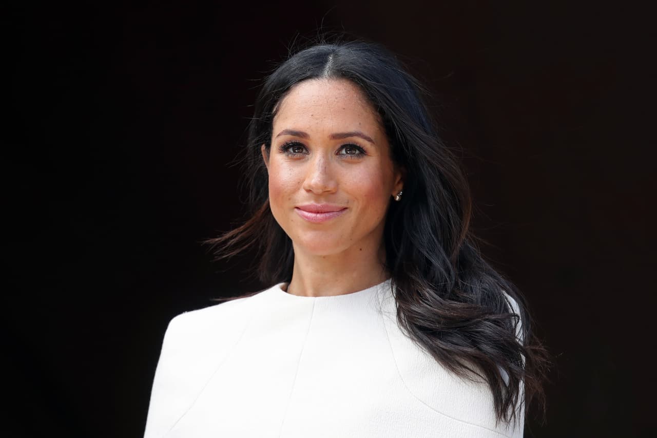 Sin embargo, parece que Meghan ha ido subiendo el tono de su maquillaje. En esta ocasión, el color fue melocotón y los labios tuvieron un tono ligeramente más intenso.