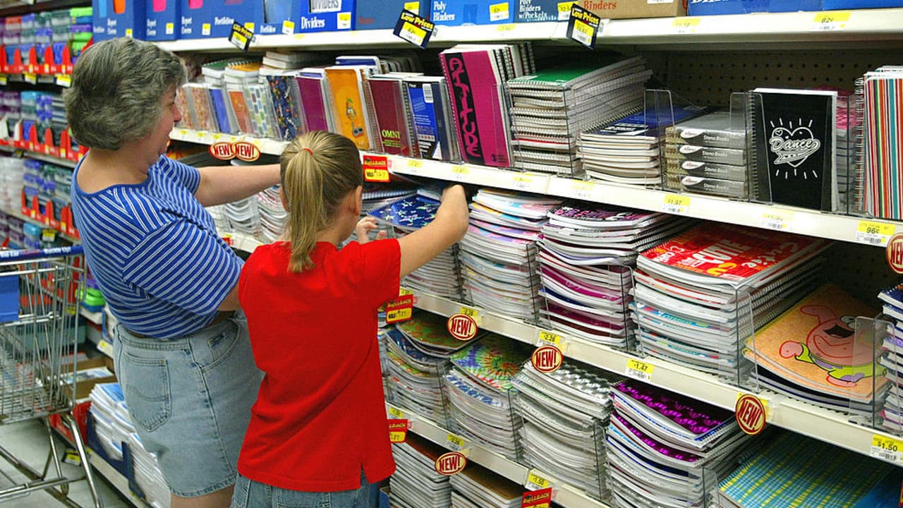 Comienza un inusual fin de semana de ventas libres de impuestos para útiles escolares en medio del coronavirus 