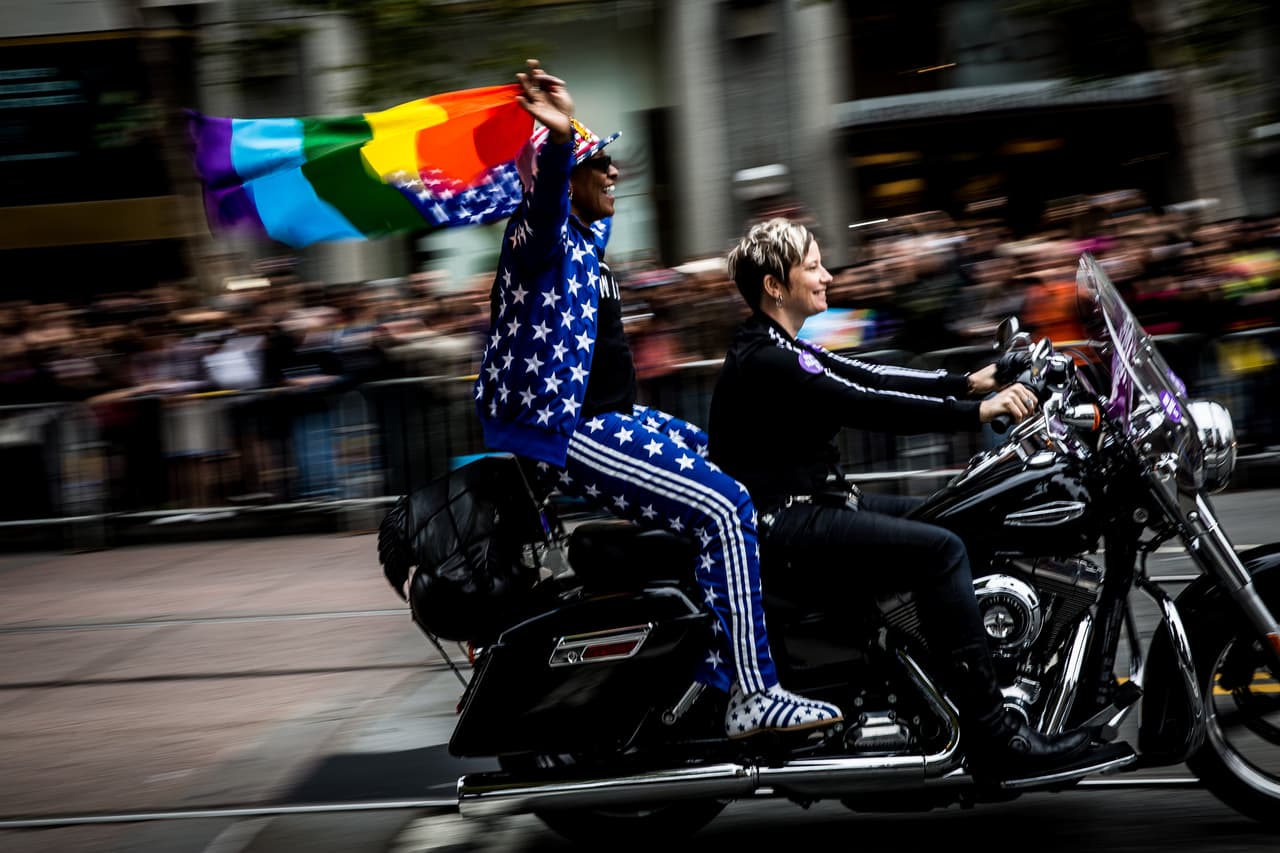Cientos salieron a las calles de San Francisco para celebrar el Orgullo Gay.