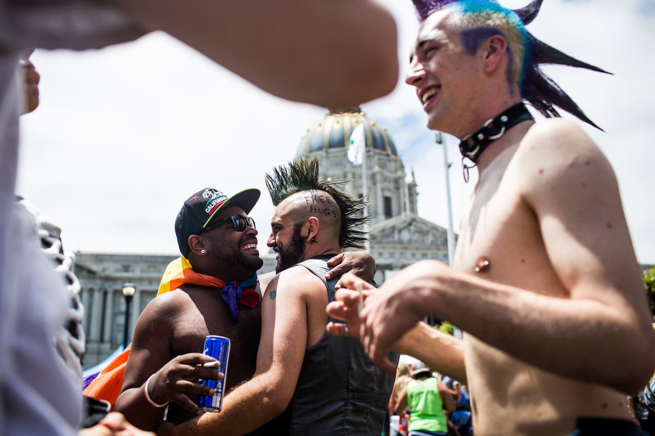 Cientos salieron a las calles de San Francisco para celebrar el Orgullo Gay.