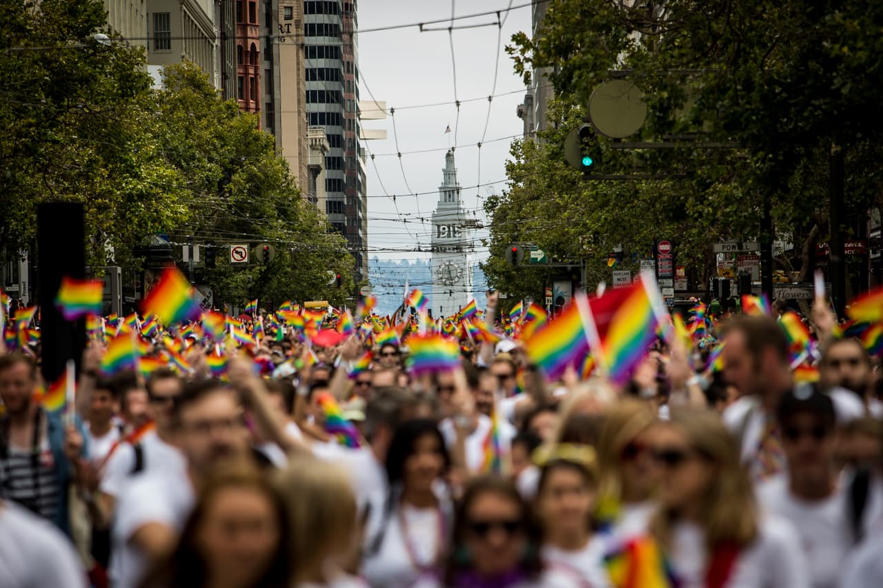 Cientos salieron a las calles de San Francisco para celebrar el Orgullo Gay.