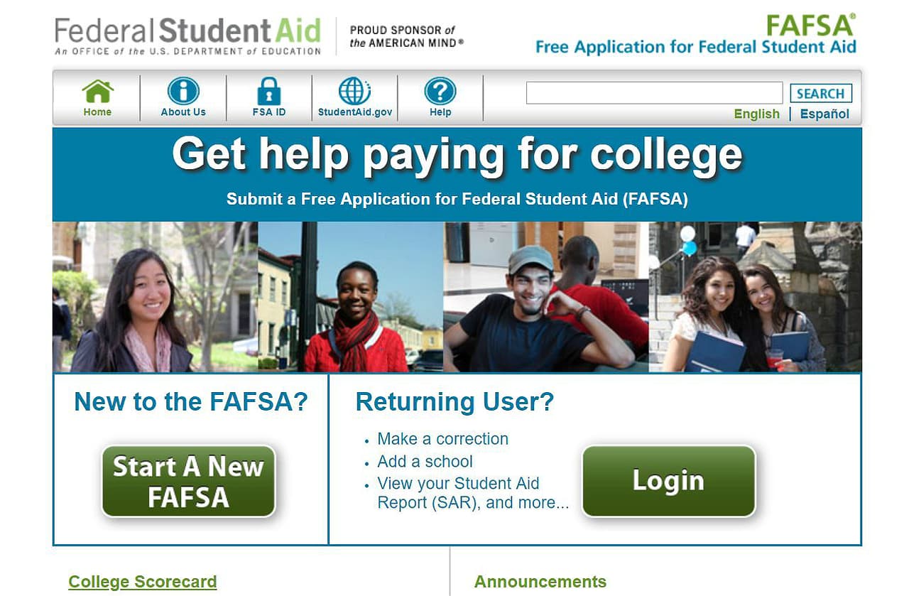La manera más recomendable para llenar el formulario es a través de 
<a href="https://fafsa.ed.gov/">la página oficial de la FAFSA</a>, para lo cual es necesario crear una FSA ID. Esta modalidad permite hacer correcciones cuando el estudiante lo requiera y, además, sirve para firmar de manera digital. Si es imposible hacerlo de esta forma, también se puede rellenar el formulario en formato 
<a href="https://fafsa.ed.gov/fotw1819/pdf/PdfFafsa18-19.pdf">PDF</a> o de forma impresa. Este último se debe solicitar al 1-800-433-3243 ó 334-523-2691 y una vez completado se deben enviar por correo postal.