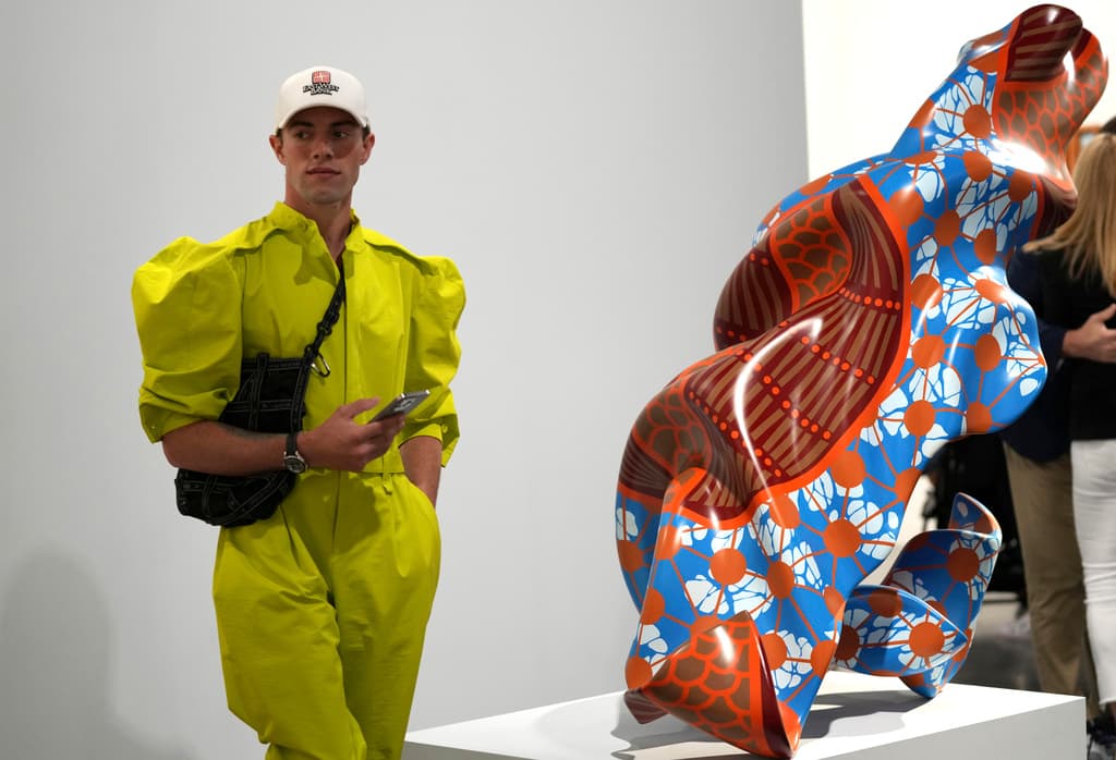 Art Basel impulsa un diálogo global sobre temas como la sostenibilidad y la identidad.