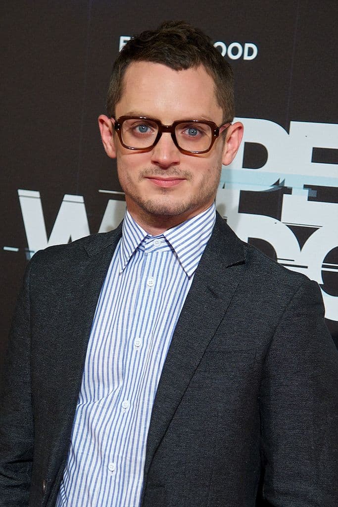 Dirk Gently’s Holistic Detective Agency (2016) - Serie de TV de dos temporadas y 18 episodios.
<br>