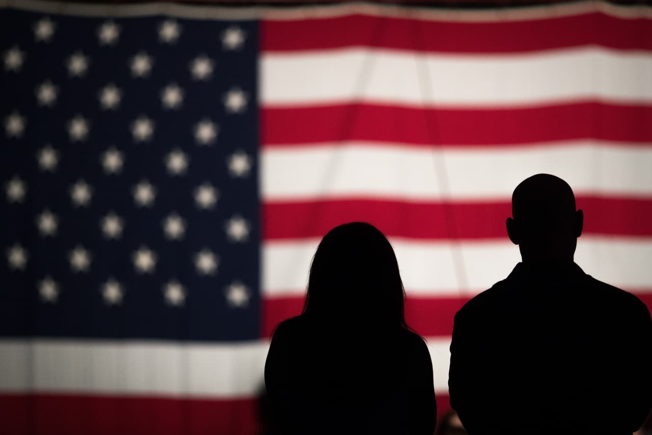 <b>Buffalo Wild Wings</b>
<br>Los veteranos y militares en servicio activo obtienen un pedido gratis.