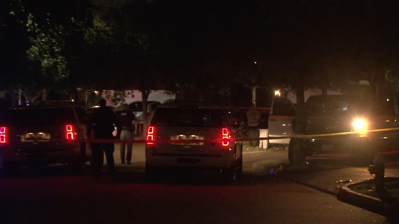 HPD solicita ayuda ciudadana para localizar a Hinojosa, los informes sobre su paradero se deben proporcionar llamando a la División de Homicidios del HPD al 713-308-3600 o 
<b><a href="https://crime-stoppers.org/" target="_blank">Crime Stoppers </a></b>al 713-222-TIPS.