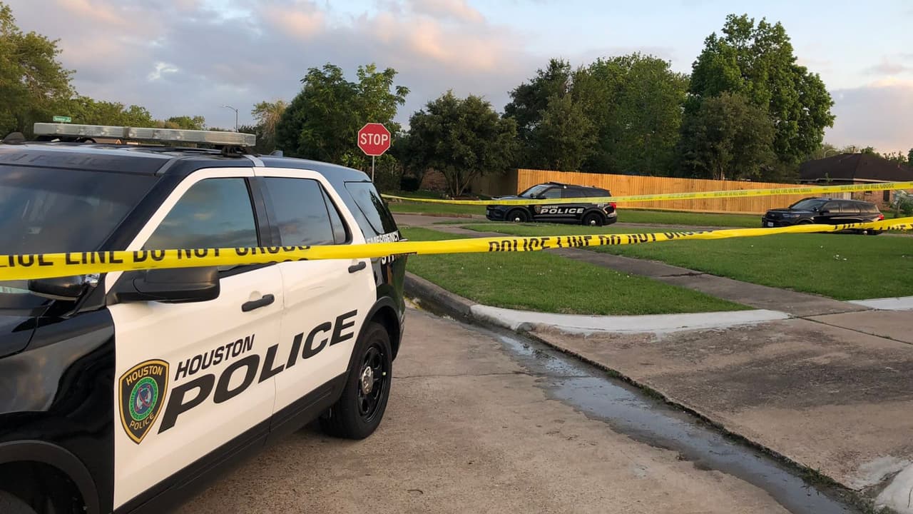 Balean en el cuello a un menor de 14 años mientras compartía con sus amigos en Houston: no hay arrestos
