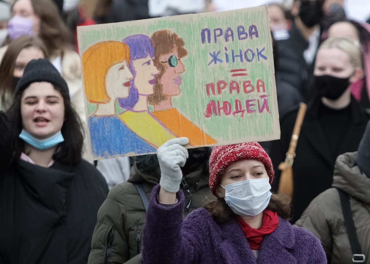 <b>“Derechos de la mujer=derechos humanos”</b>, otro mensaje visto en Kiev.